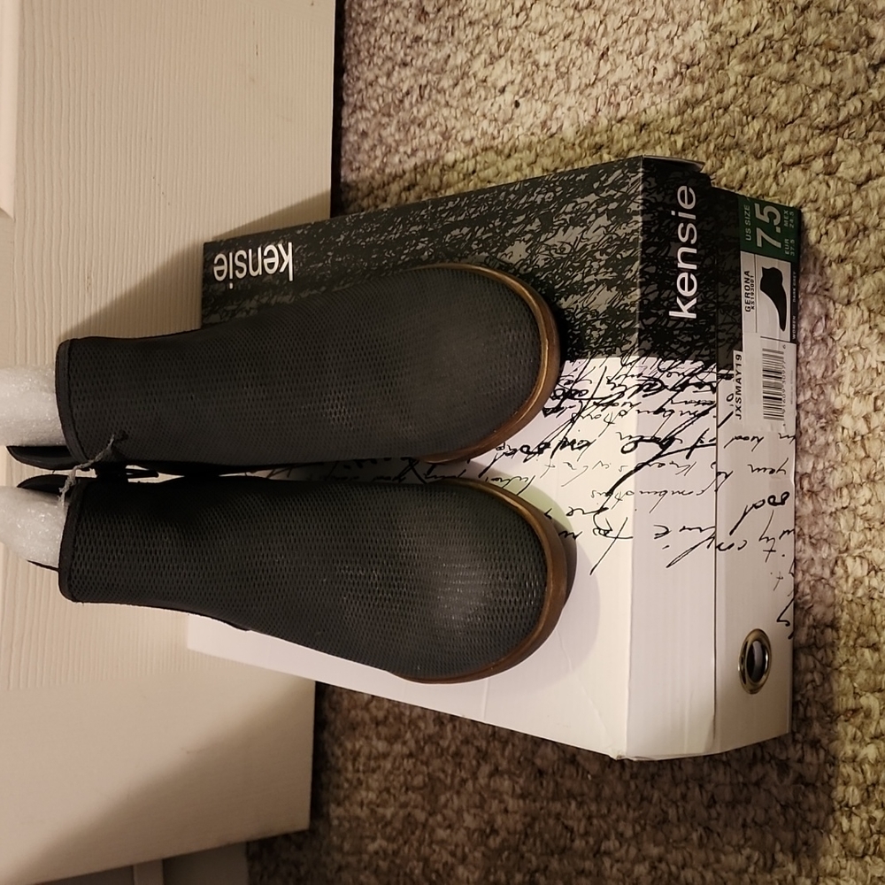 Kensie Gerona Perforated Suede Ankle Boot..New